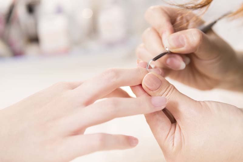 爪にやさしい施術